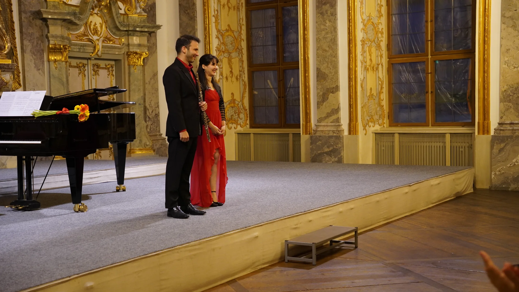 Earth&Rose nach einem Konzert im historischen Goldenen Saal